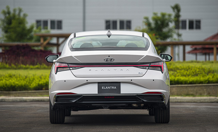 Hyundai Elantra 2.0 At